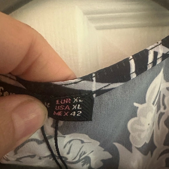 Women’s long sleeve modest dress - Picture 2 of 3